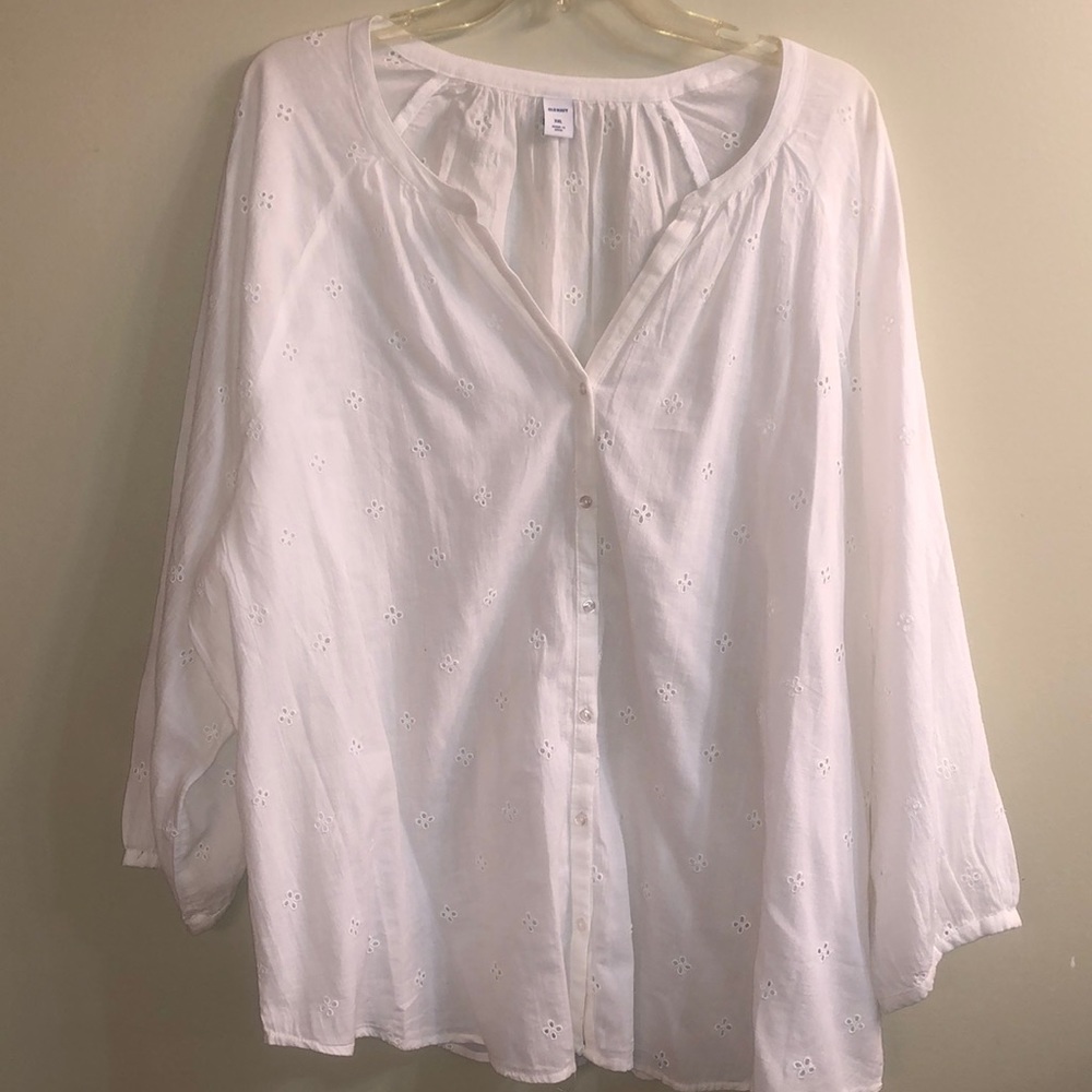 Eyelet button up top. Blouse.